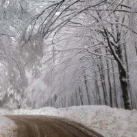 neve montagna strada