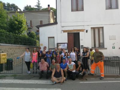 foto di gruppo dei volontari