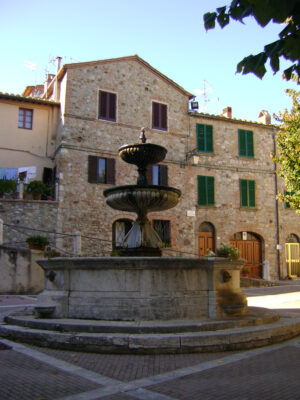 castiglione fontana in piazza unita italia