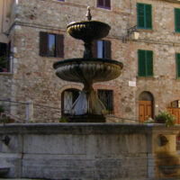castiglione orcia fontana in piazza unita italia