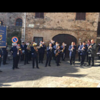 la castigliana davanti alla chiesa parrocchiale di castiglione