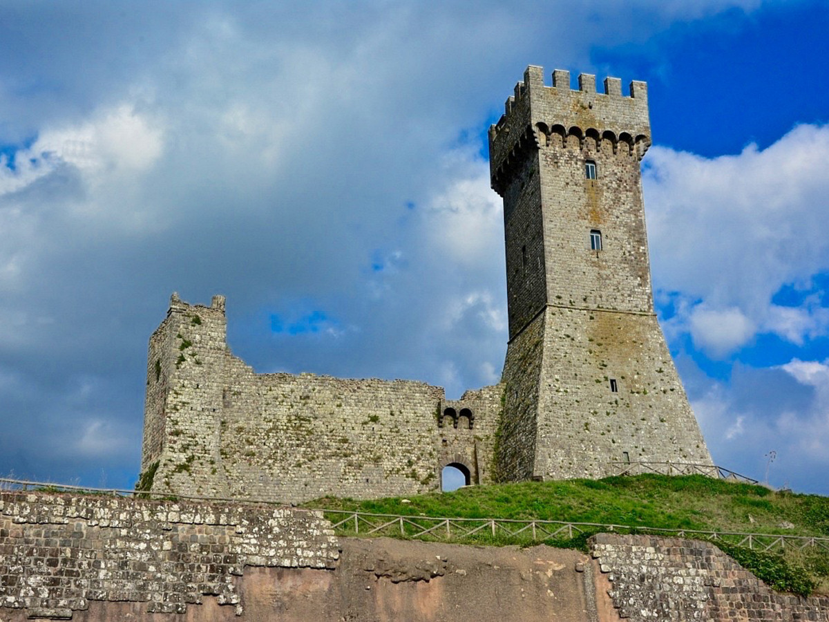 torre superstite secolo X radicofani